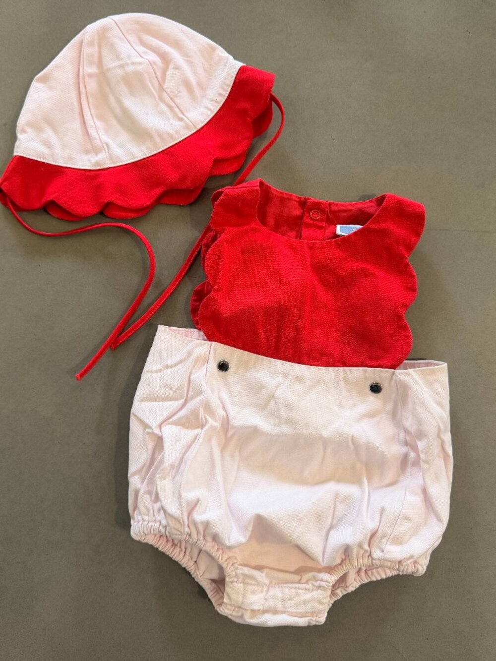 Jacadi Paris Baby Girl Scalloped Bubble Romper & NWT Bonnet 6M